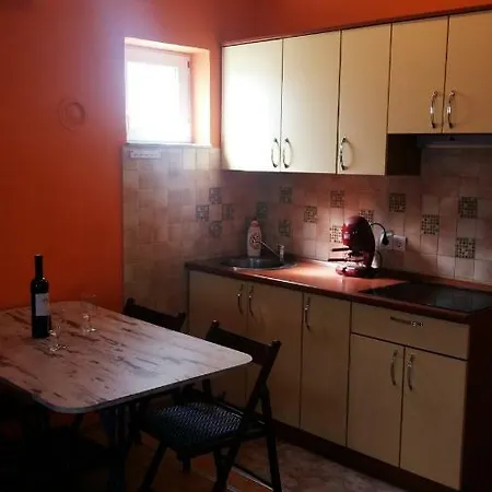 Bobovik Tengerpartivilla Vir