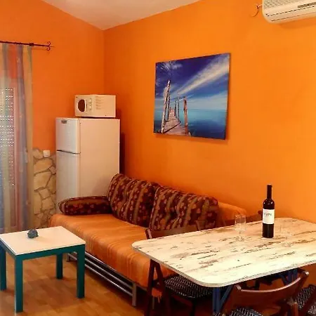 Apartment Bobovik Tengerpartivilla *