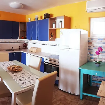 Apartment Bobovik Tengerpartivilla