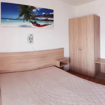 Apartment Bobovik Tengerpartivilla Vir