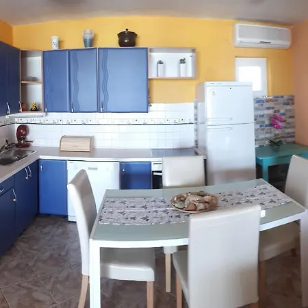 Bobovik Tengerpartivilla Apartment *