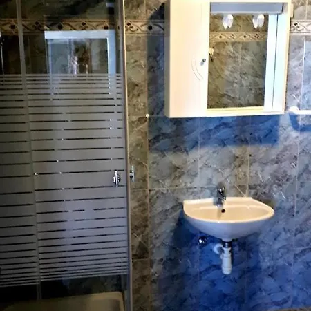 Bobovik Tengerpartivilla Apartment *