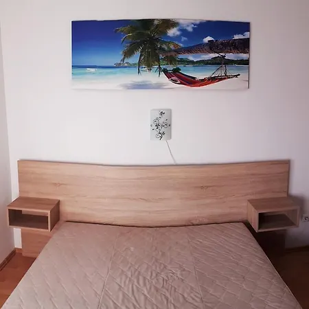 Apartment Bobovik Tengerpartivilla